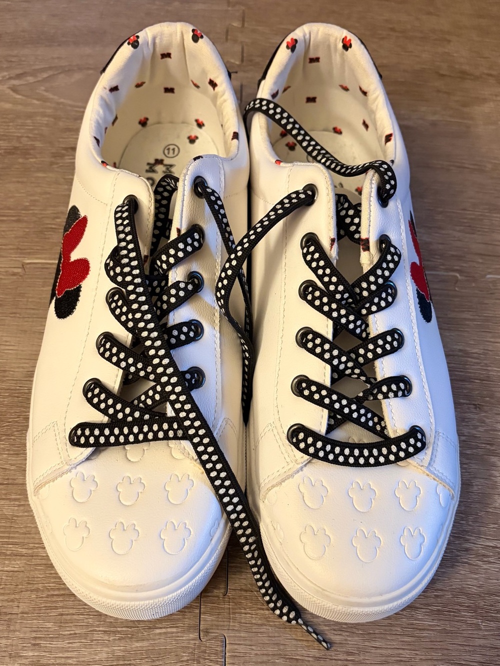Disney Minnie Mouse  Women's Sneakers By Ground Up Tennis Shoes White Size 11